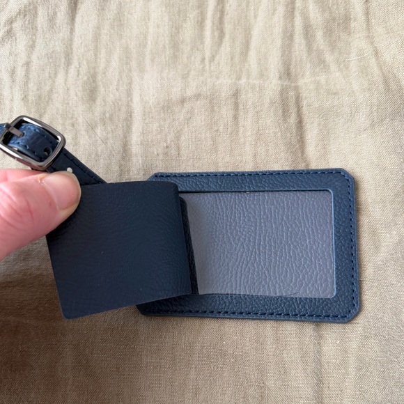 Aman Tokyo Navy Leather Luggage Tag - Picture 2 of 3